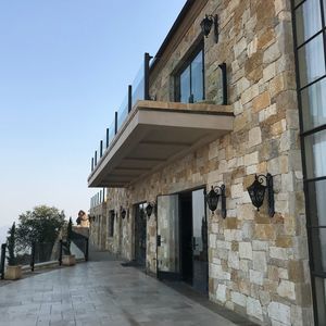 Meet your Posher, Arvinia